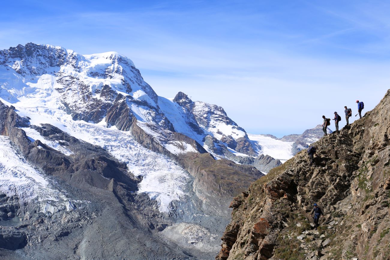 氷河を滑る フルグ氷河上を滑る：サンモリッツとツェルマットでスキー(2010年冬)