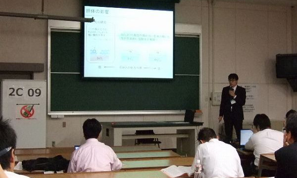 9月20日10時15分より、丸山君が環境触媒セッションで発表を行いました。講演番号3G06、題目は「担持Ni触媒による水中硝酸イオン還元反応」でした。発表10分、質疑応答5分でNiの構造に関する質問がありました。
