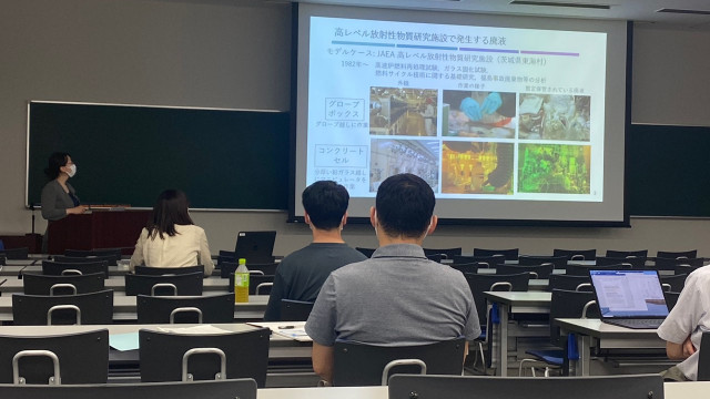 博士論文公聴会 粟飯原さんが博士論文公聴会で発表しました。