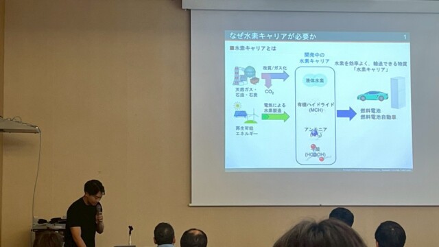 第1回修士論文中間発表会が開かれました(7/9)